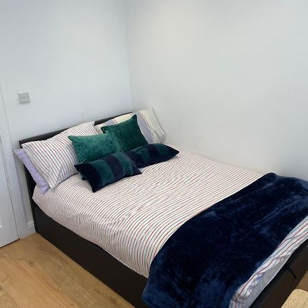 Self-Contained Flat On The 2Nd Floor You Will Share With One Other Guest, In A Family House 2 Minutes Walk From Tufnell Park Station 2Nd Floor With Stairs London Exterior photo