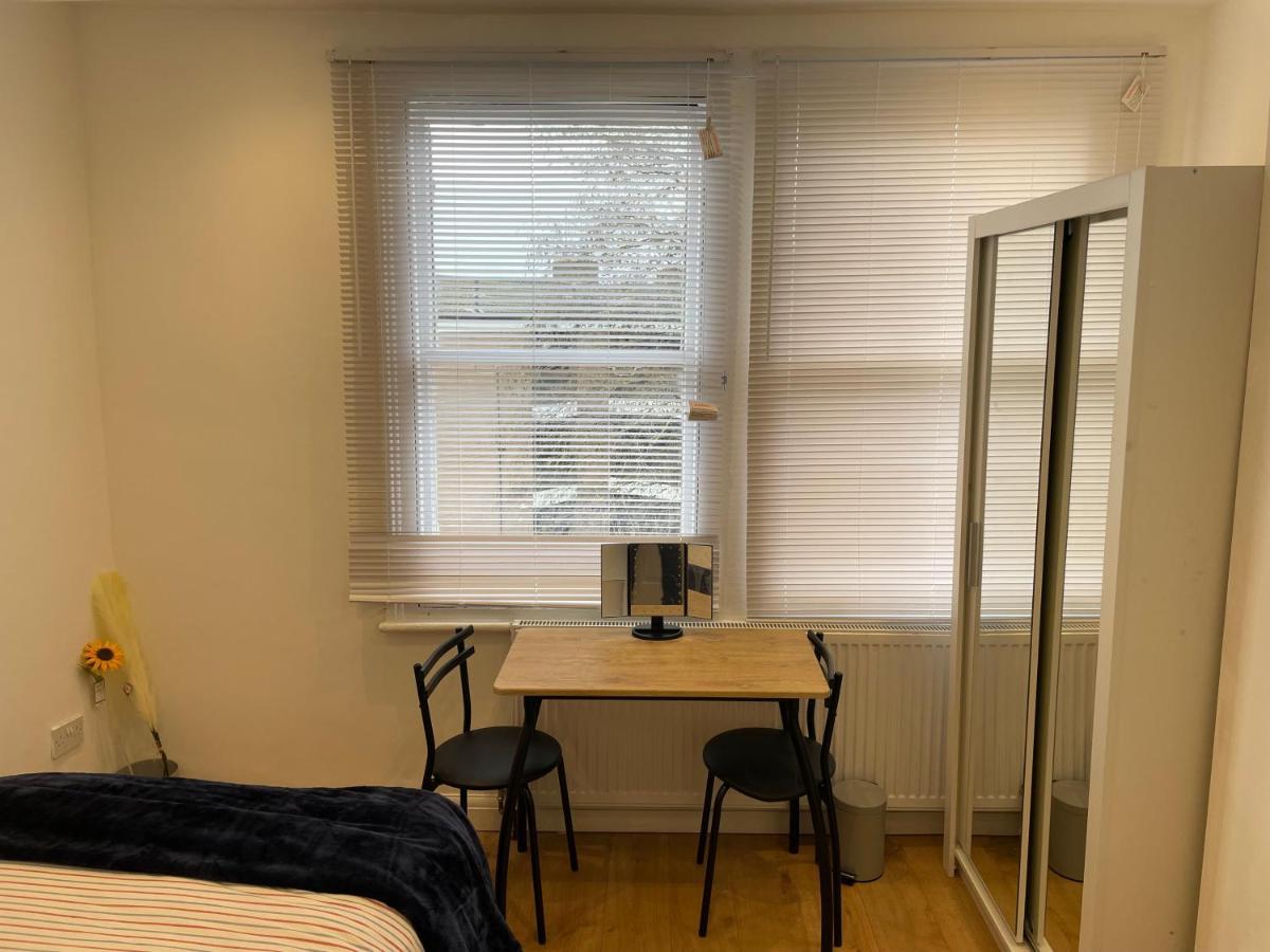 Self-Contained Flat On The 2Nd Floor You Will Share With One Other Guest, In A Family House 2 Minutes Walk From Tufnell Park Station 2Nd Floor With Stairs London Exterior photo