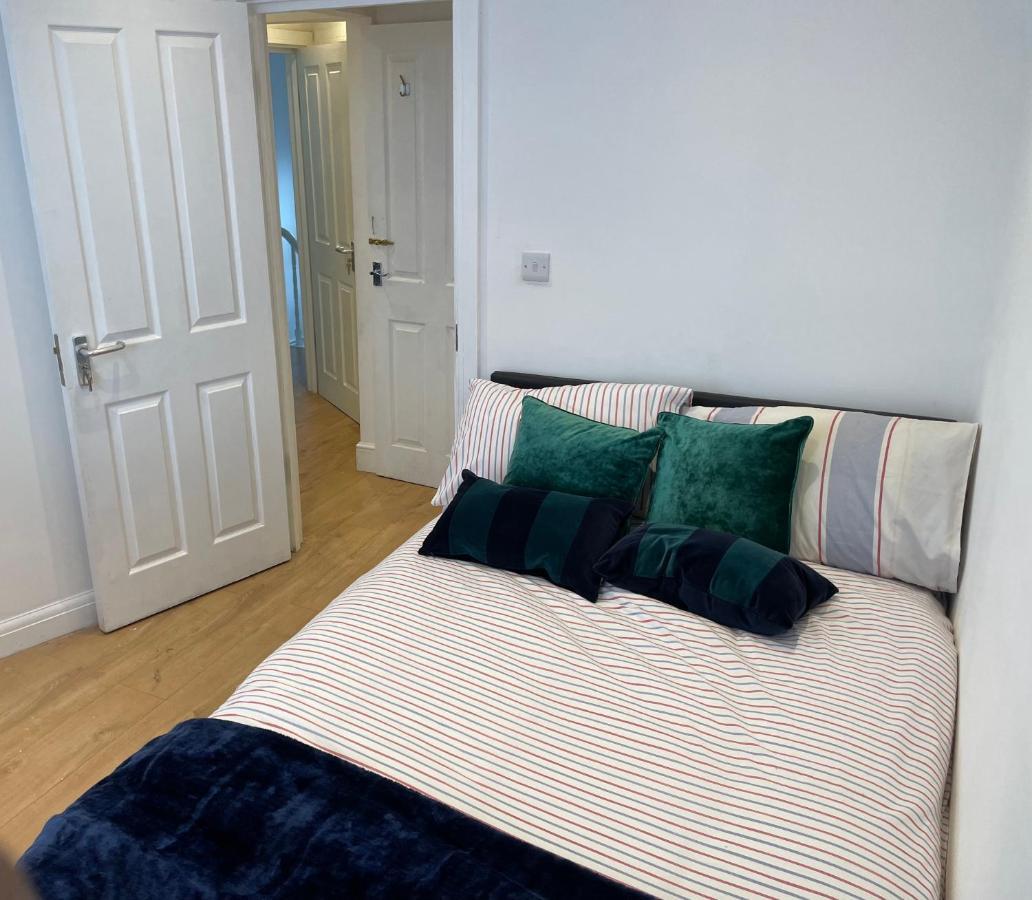Self-Contained Flat On The 2Nd Floor You Will Share With One Other Guest, In A Family House 2 Minutes Walk From Tufnell Park Station 2Nd Floor With Stairs London Exterior photo
