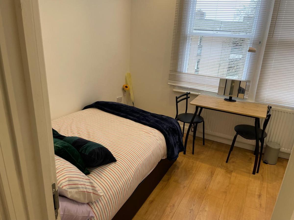 Self-Contained Flat On The 2Nd Floor You Will Share With One Other Guest, In A Family House 2 Minutes Walk From Tufnell Park Station 2Nd Floor With Stairs London Exterior photo